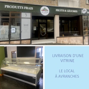 Livraison d'une vitrine de présentation à Le Local Avranches